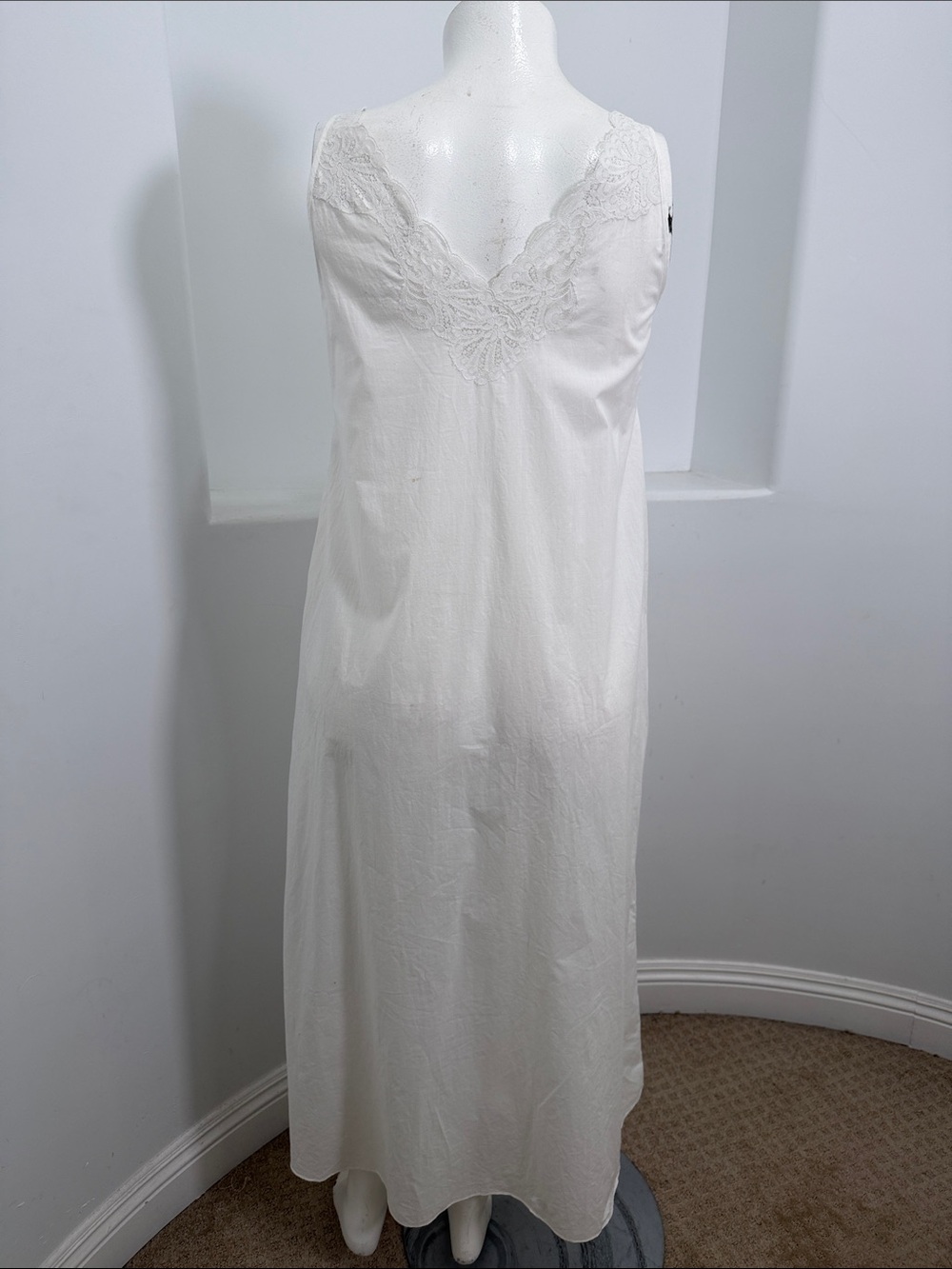 Natori Sacks Fifth Ave Vintage White Long Nightgown Pink Embroidery lace Size M - Picture 2 of 8